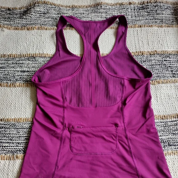 Athleta beautiful maroon top - Picture 5 of 7